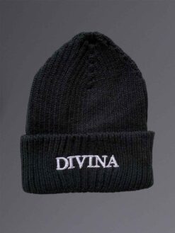 Mössa svart med vit logga bak