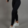 Scrunch Seamless crop top Black front