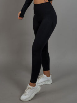 Scrunch Seamless crop top Black front