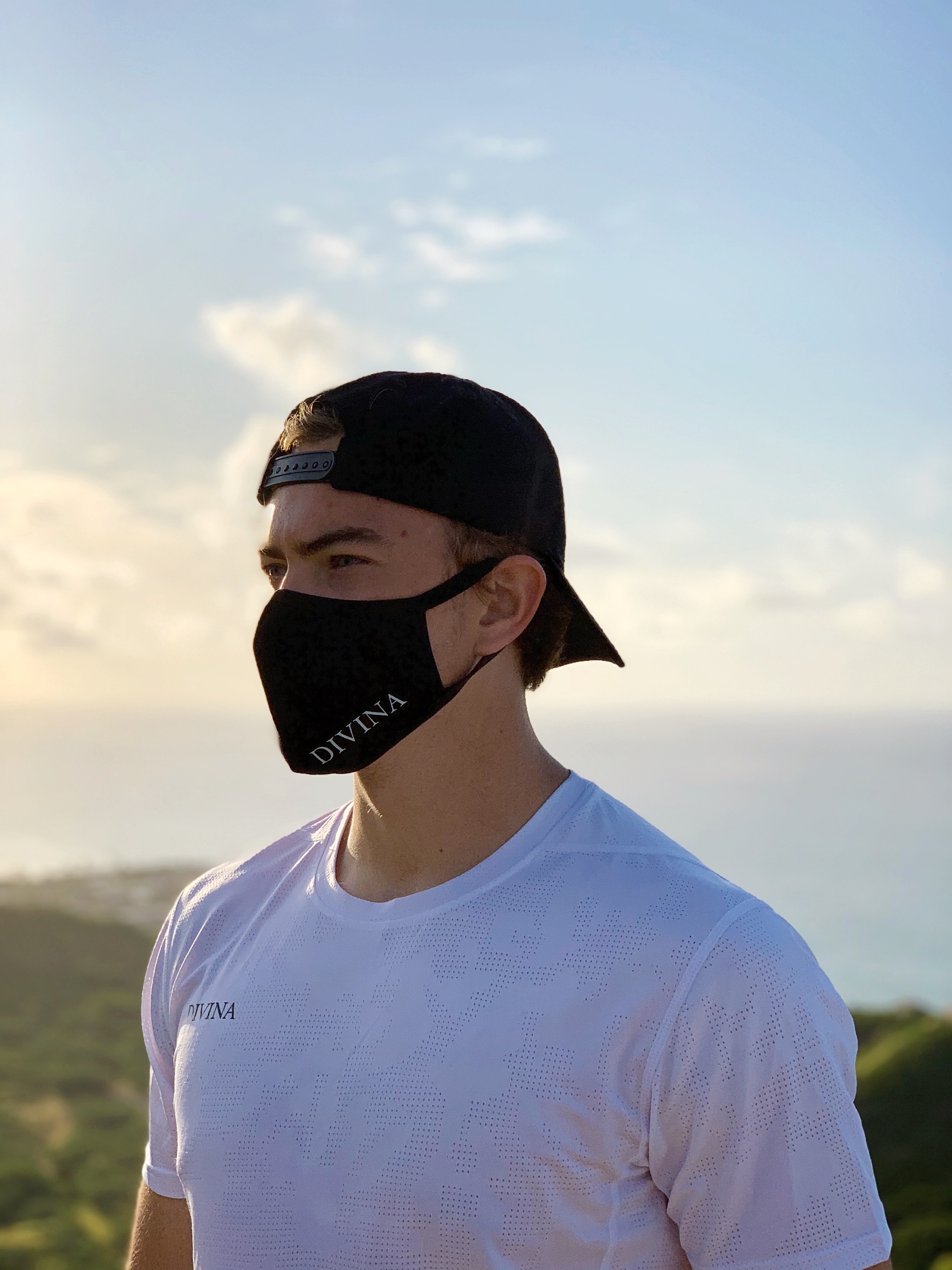 Divina mask men