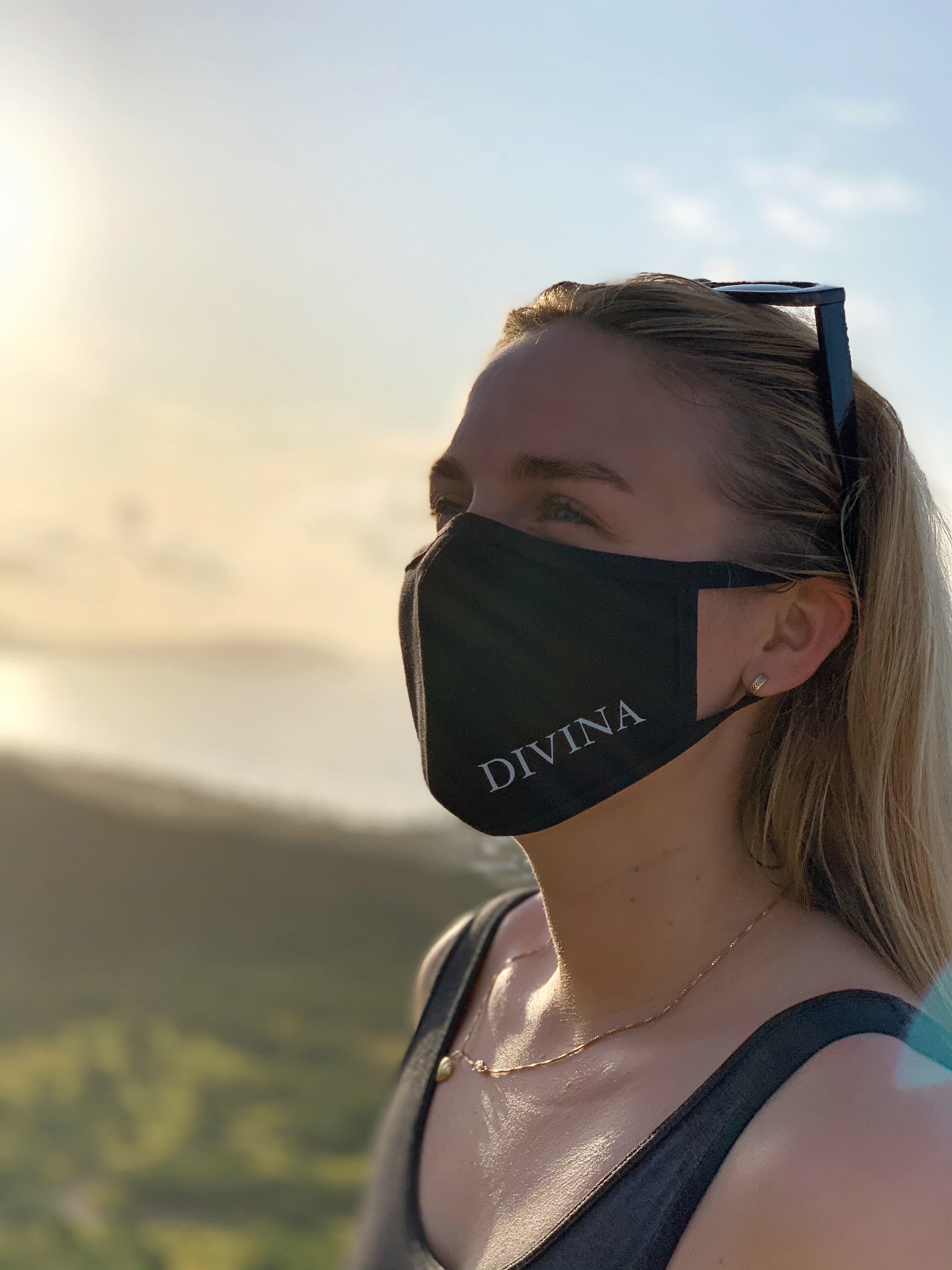 Divina mask